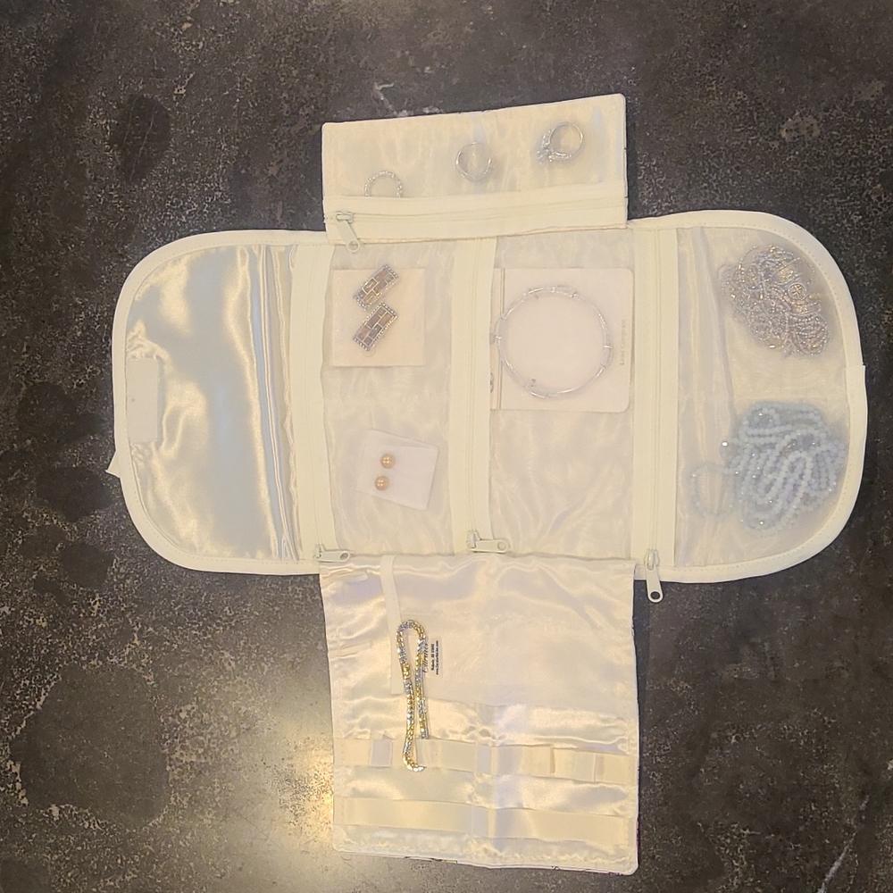 Curator Jewelry Wrap